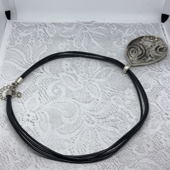 Modernist style statement abstract design pendant necklace - Picture 4 of 4